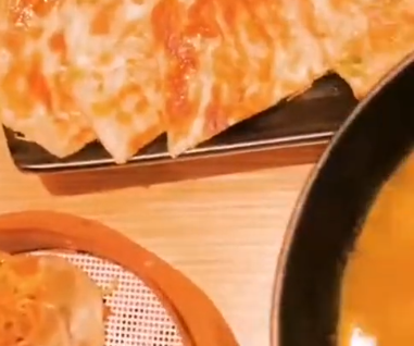 好吃的龍蝦藏不住！百萬(wàn)粉絲大v美女也來(lái)吃我們家小龍蝦餛飩啦